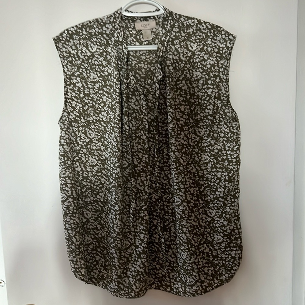 Loft sleeveless half-button down blouse M